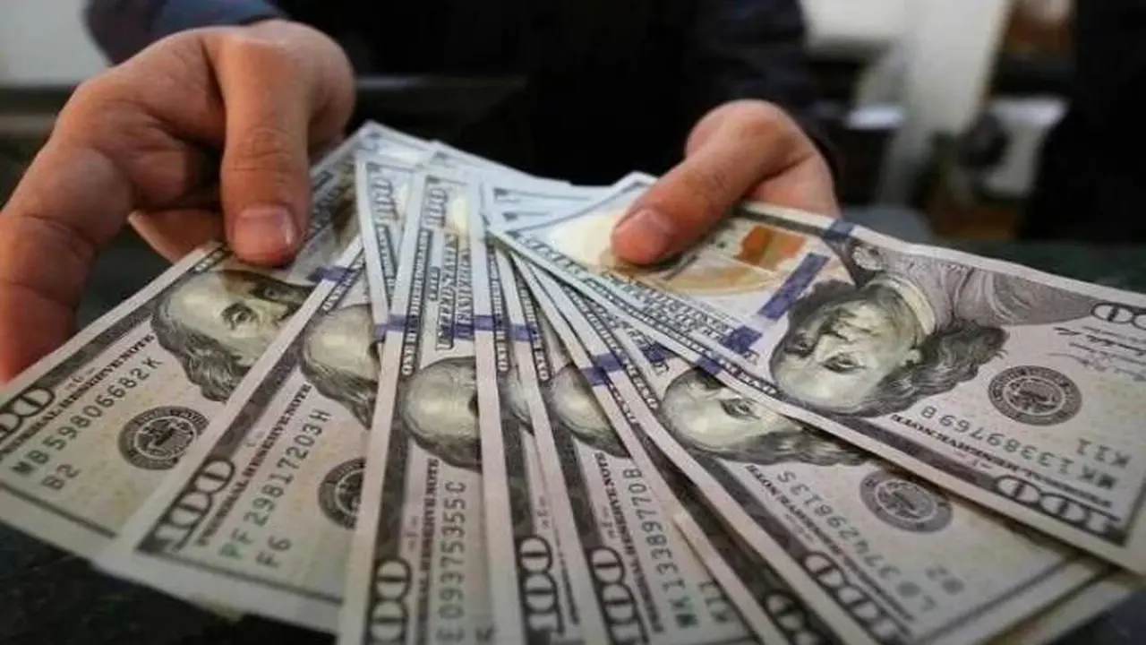 استقرار الدولار في مستويات مرتفعة مع انتظار نتائج اتفاق السلام